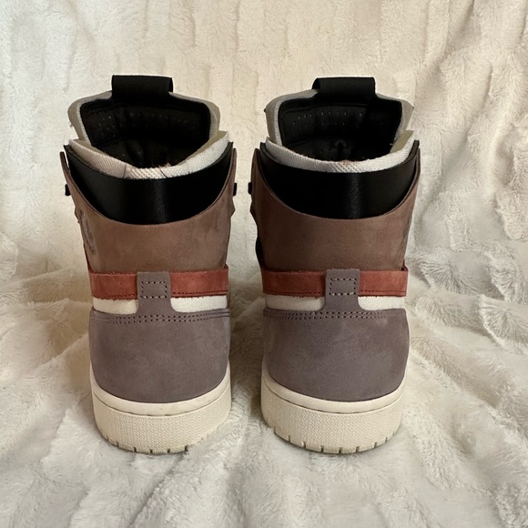 WMNS Jordan 1 High Zoom Canyon Rust, W 10.5, used, great condition, with box. - Picture 4 of 7